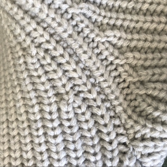 Babaton Merino Wool Knit V-neck Pullover Sweater - Picture 10 of 11